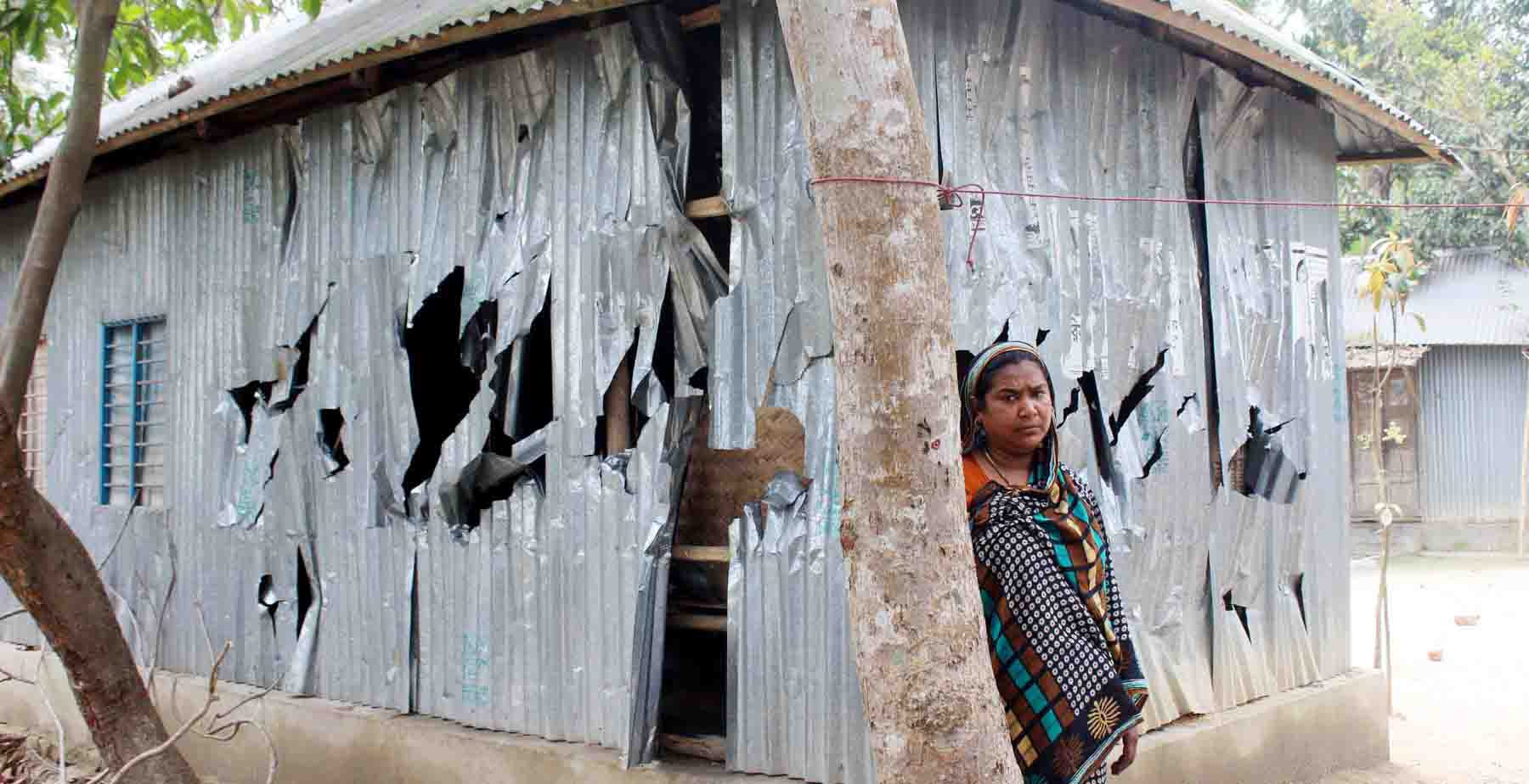 মহম্মদপুরের বালিদিয়ায় সংঘর্ঘে  আহত ৫০, ব্যাপক ভাংচুর